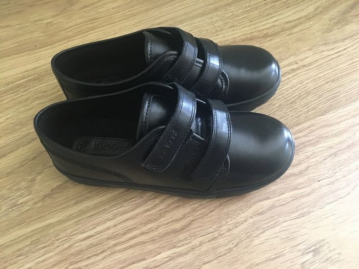 Boys kickers black shoes