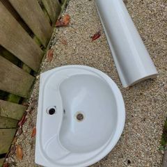 wash basin with pedestal