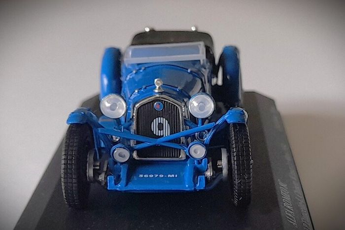 Diecast Model Le Mans Winning Alfa Romeo 8C 2300 Le Mans 1934 1st - IXO 1:43