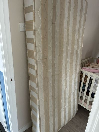 Single bed mattress