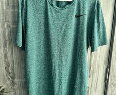 Nike Dri Fit Top - L