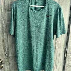 Nike Dri Fit Top - L