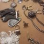 Collection of vintage jewellery Image 2