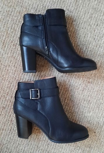 Vionic Black Ankle Boots size 5