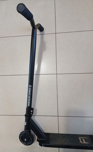 Pro Scooter + Full Protective Gear Set - Like New, Barely Used