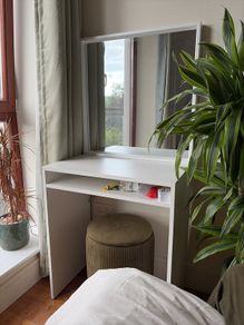 Table with mirror