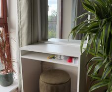 Table with mirror