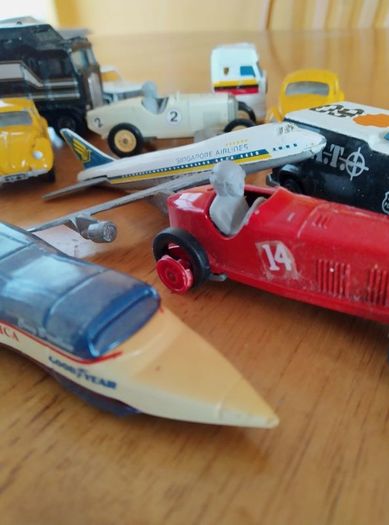 Diecast cars/planes, lorries. (11)