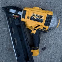 DeWalt DCN692 18V XR Brushless 2-Speed First Fix Framing Nailer