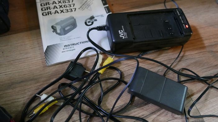 JVC GR-AX337E Compact VHS Camcorder + Carry Bag & Charger (the battery doesn't hold a charge - it works perfectly on the charger)