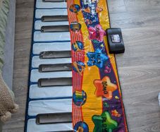 gigantic kids keyboard playmat