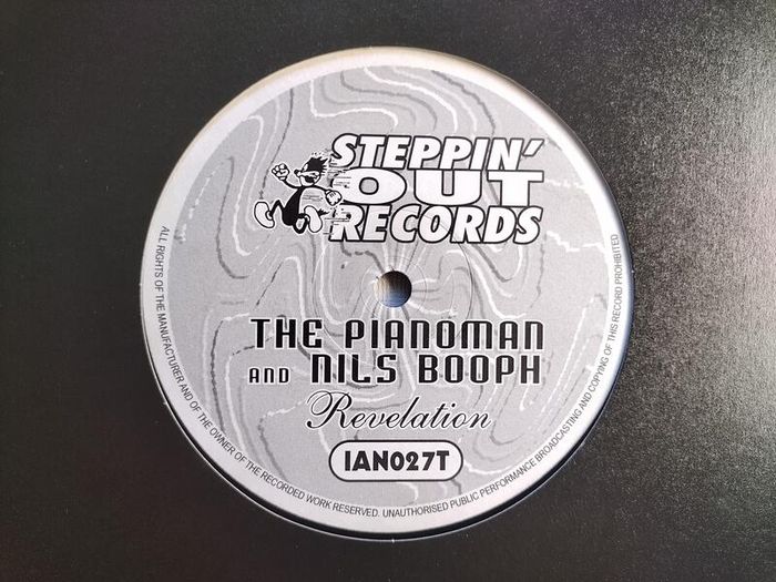 Piano Man - Revelation - Steppin' Out Records - Uk 90s Piano House Banger!