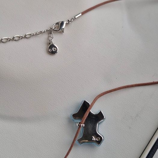 Swarovski crystal blue dog corded necklace very good condition