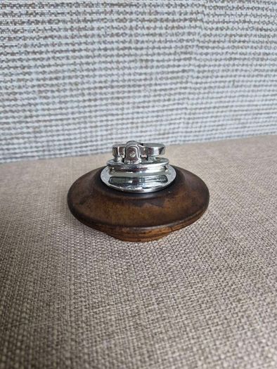 Rolstar Table Lighter with very pleasing wooden base holder