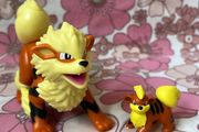Official TOMY Arcanine &amp; Growlithe Pokemon Figures