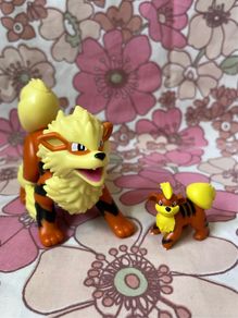 Official TOMY Arcanine & Growlithe Pokemon Figures
