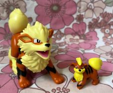 Official TOMY Arcanine & Growlithe Pokemon Figures