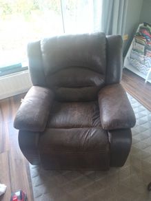 Reclining armchairs
