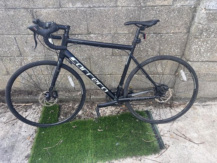Carrera Zelos Disc Road Bike, Immaculate Condition, Barely Ridden!