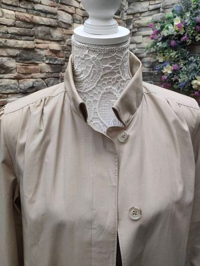 Vintage 80s London Fog Beige Trenchcoat size 10R(fit up to uk 12 or 14 ) postage included