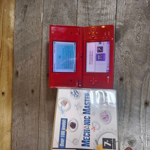 nintendo dsi bundle with 18 games ,case charger