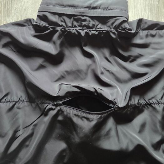 Black, cropped zip-up windbreaker jacket ZARA size 10