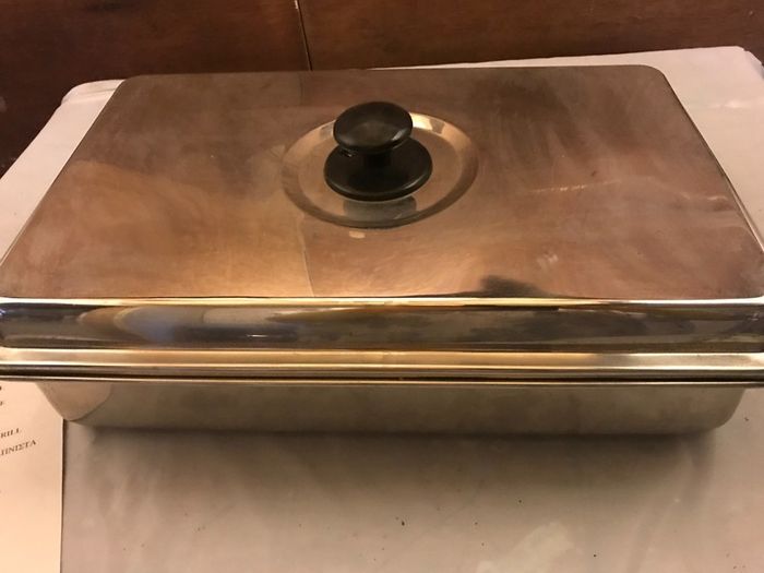 Stainless steel smoking grill