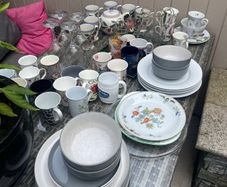 Assorted kitchen ware