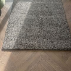 Sitting Room Rug, Lamp, Mirror, light shade