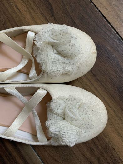 Girls Cream Shoes / Pumps: Size 13