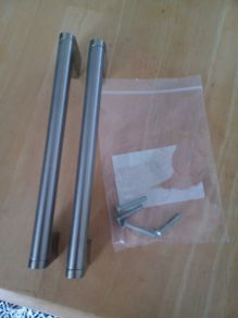 2no handles with screws