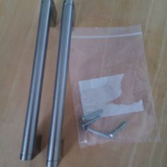 2no handles with screws