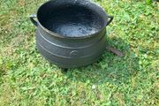 antique / Iron cast pot