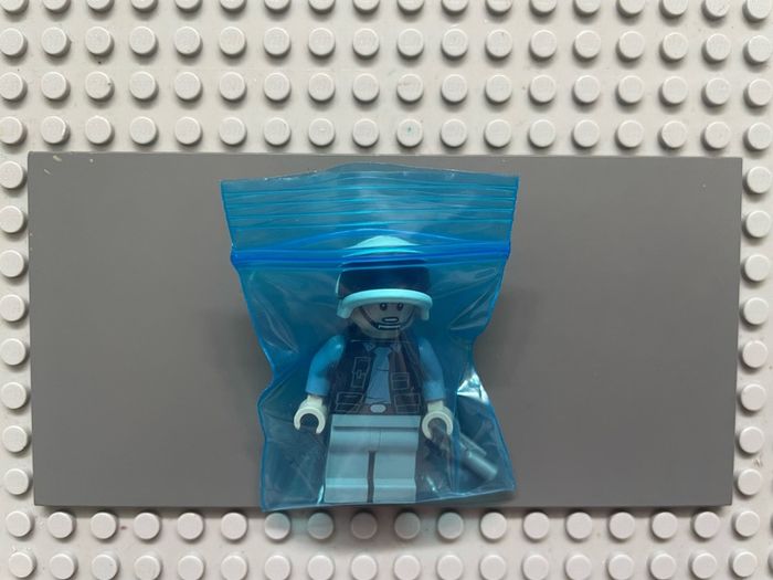 lego Star Wars sw1285 Rebel Fleet Trooper minifigure- Male, Vest with Pockets, Black Neck, Reddish Brown Eyebrows