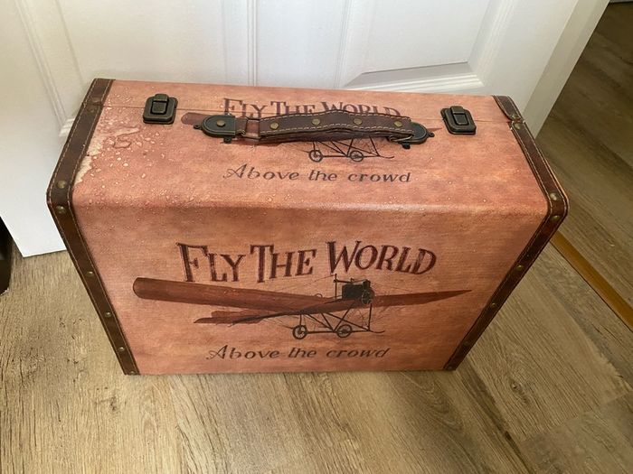 Vintage suitcase-photo prop