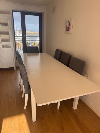 extendable dining table & 6 chairs