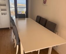 Extendable ikea table & 6 chairs