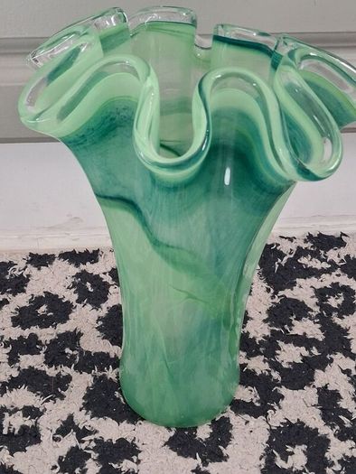 Handkerchief style glass vase
