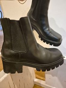 Chelsea Black Leather Boots UK5