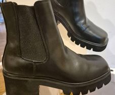 Chelsea Black Leather Boots UK5
