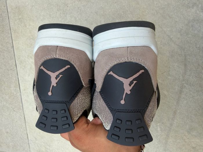 Jordan 4 Retro Taupe Haze DB0732-200
