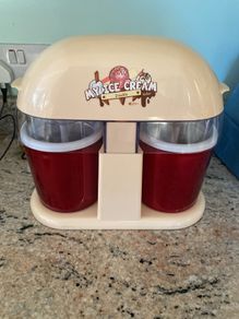 icecream maker