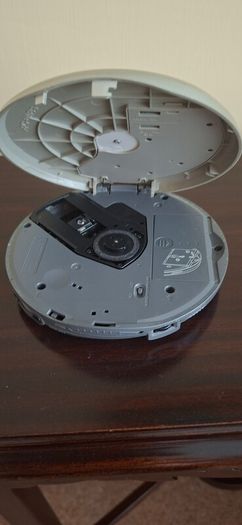 Sony Walkman FM/AM Radio D-FJ401