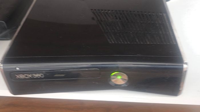 Xbox 360 + Kinect Bundle + 5 Games + Original Box Included