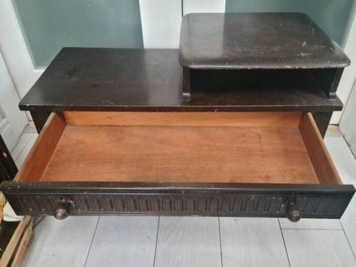 Telephone Seat