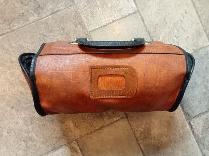 Pair of Vintage Thomas Taylor Lignoid Bowls (Size 5) + Real Leather Bag