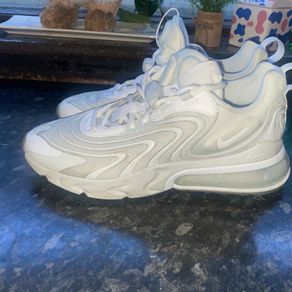 Nike 270 react unisex runners