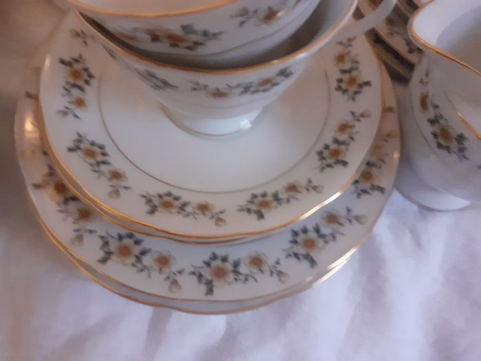 Vintage 21pce China Floral Tea Set.