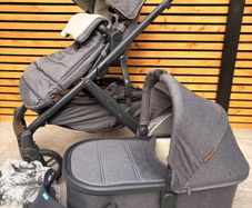 UPPAbaby Vista V2 Complete Travel System + Bassinet, Footmuff & Extras