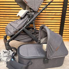 UPPAbaby Vista V2 Complete Travel System + Bassinet, Footmuff & Extras